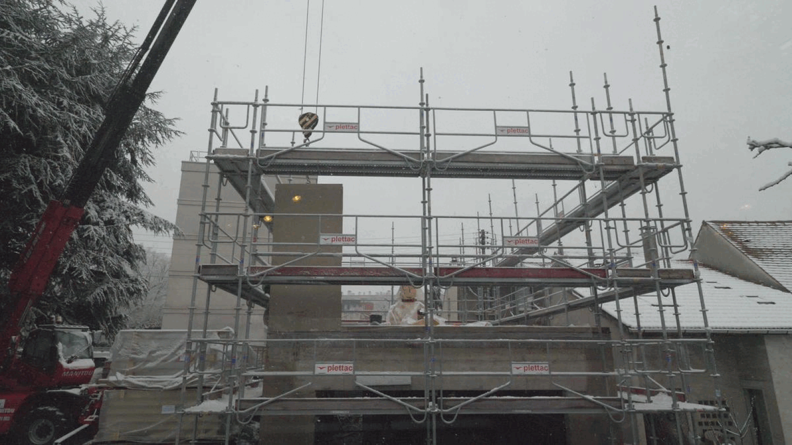 Construction sous la neige