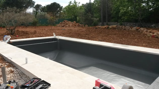 Avant&nbsp;: une piscine contemporaine &agrave; sublimer