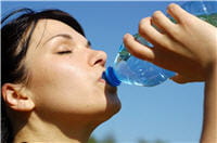 boire 1,5 litre d'eau par jour permet de prévenir la hernie inguinale.