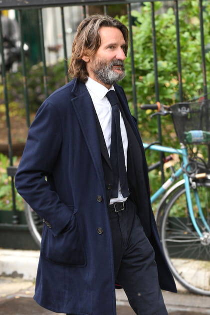 Fr&eacute;d&eacute;ric Beigbeder, r&eacute;concili&eacute; avec Nicolas Bedos, vient rendre hommage &agrave; son p&egrave;re