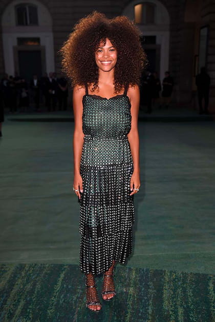 Tina Kunakey en robe à bretelles à franges brillantes Marco De Vincenzo