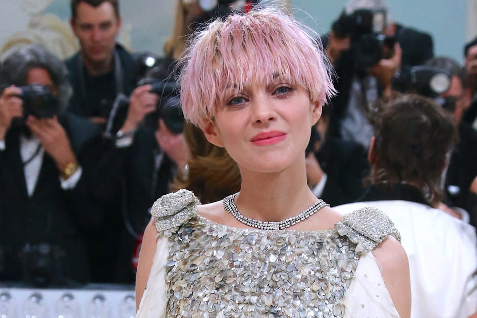 La coupe au bol rose de Marion Cotillard