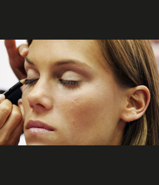 Le travail du crayon pour les yeux