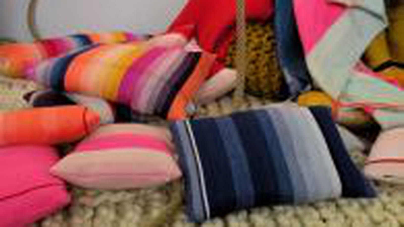 Coussins, plaids et lampes de Scholten & Baijings