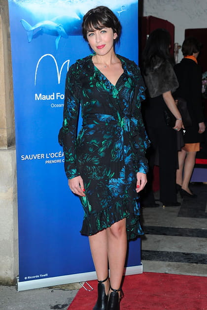 Nolwenn Leroy en robe portefeuille imprimée