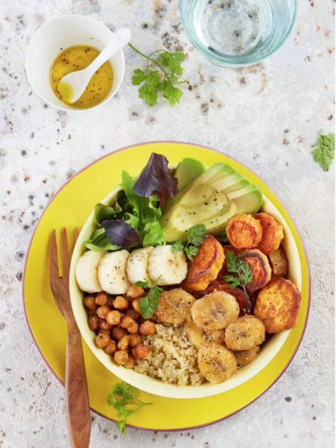 Buddha bowl au quinoa, bananes fra&icirc;ches et r&ocirc;ties