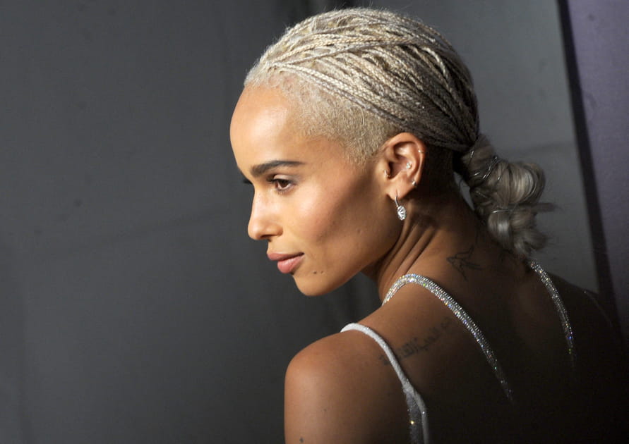 Le chignon bas branch&eacute; de Zoe Kravitz