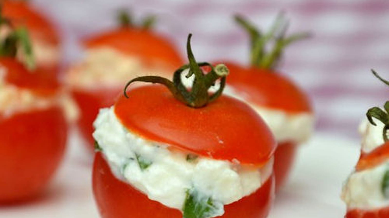 Tomates cerise farcies à la feta, saveur basilic ou piment