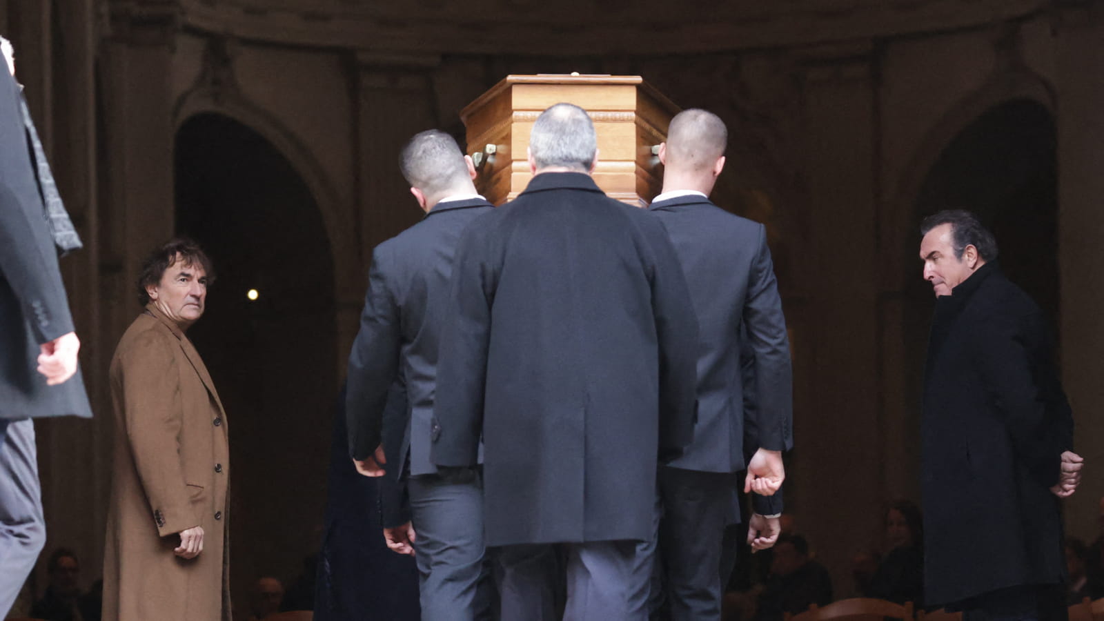 Albert Dupontel et Jean Dujardin ont porté le cercueil