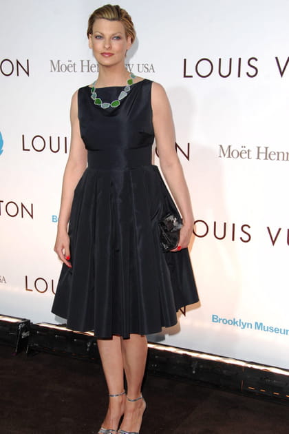 Linda Evangelista en robe babydoll noire