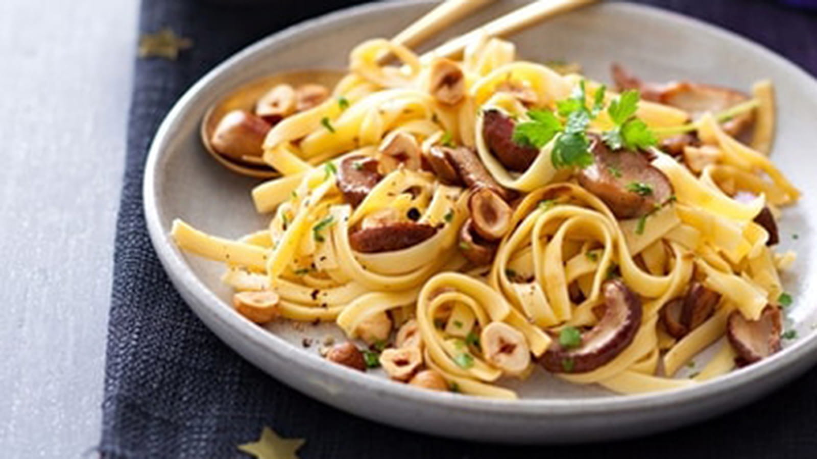 Tagliatelles sans gluten aux cèpes et noisettes