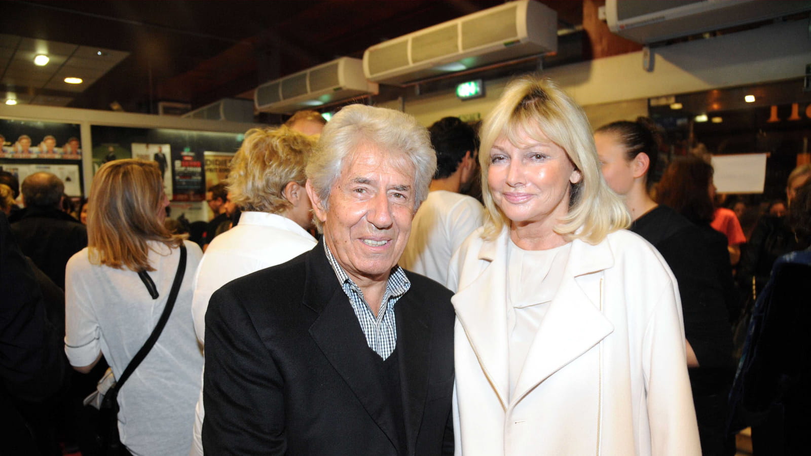Avec son épouse