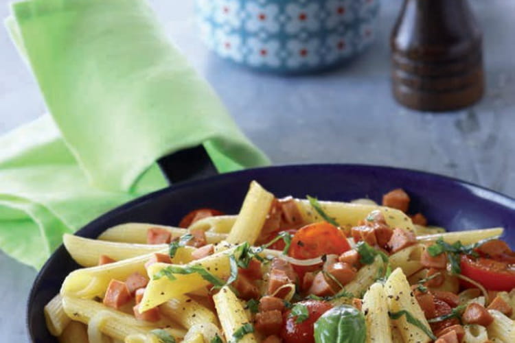 Recette de Poêlée de penne, tomates cerises et Knacki®
