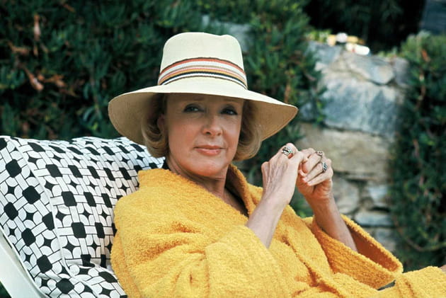 Micheline Presle sur le tournage du t&eacute;l&eacute;film "L'Herbe Chaude" en 77