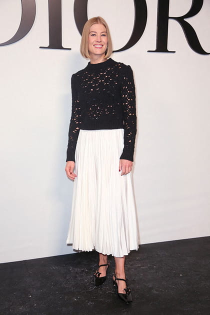 Rosamund Pike au d&eacute;fil&eacute; Dior