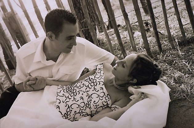 Allong&eacute;s dans la paille