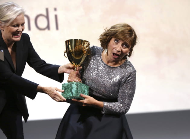 Ariane Ascaride reçoit la Coupe Volpi de la Meilleure Actrice à Venise