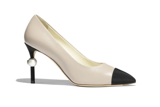 Escarpin perl&eacute; de Chanel