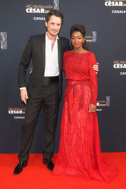Vincent Cerutti en costume noir et Hapsatou Sy en Tony Ward