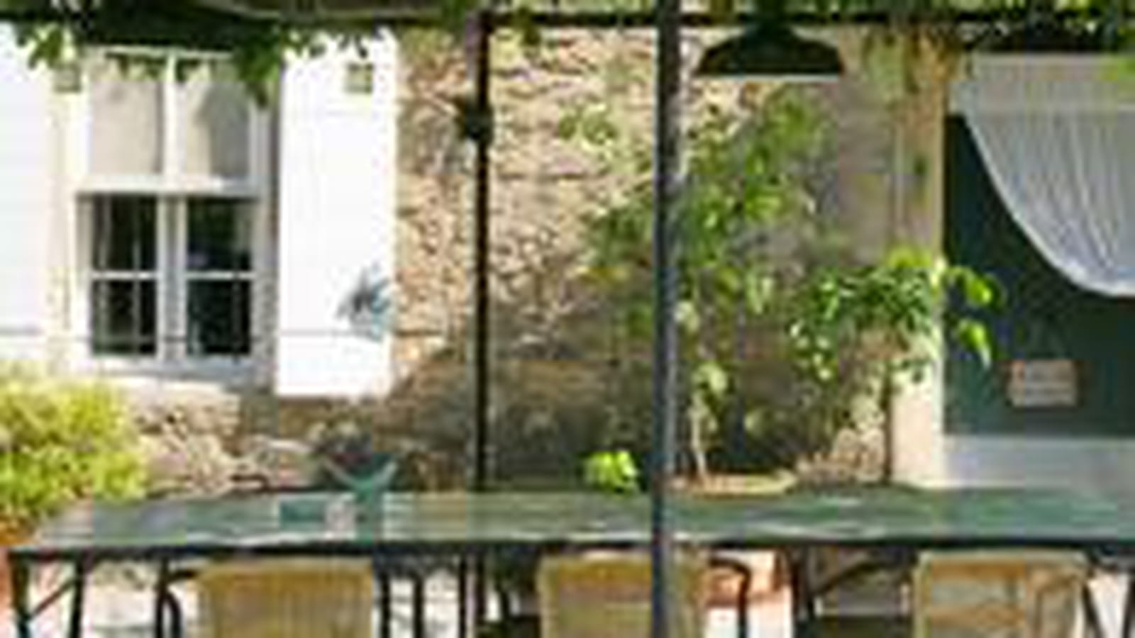 Sous la glycine
