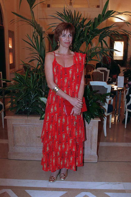 Avant&nbsp;: V&eacute;ronique Jannot &agrave; 39&nbsp;ans en robe rouge imprim&eacute;e