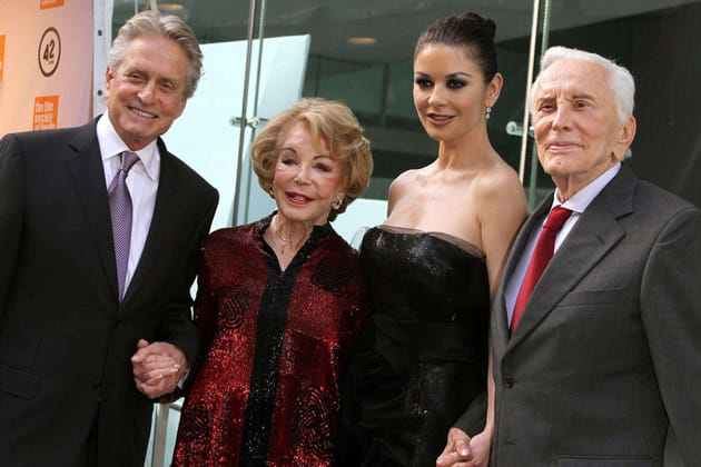 Le clan Douglas r&eacute;uni lors des Chaplin Awards &agrave; New York, en 2010