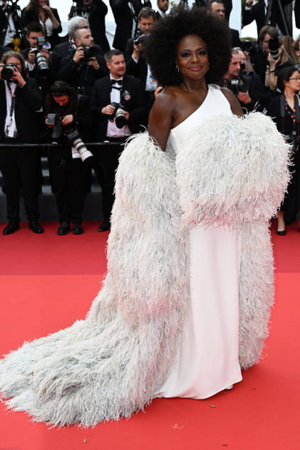 Viola Davis en robe asymétrique blanche