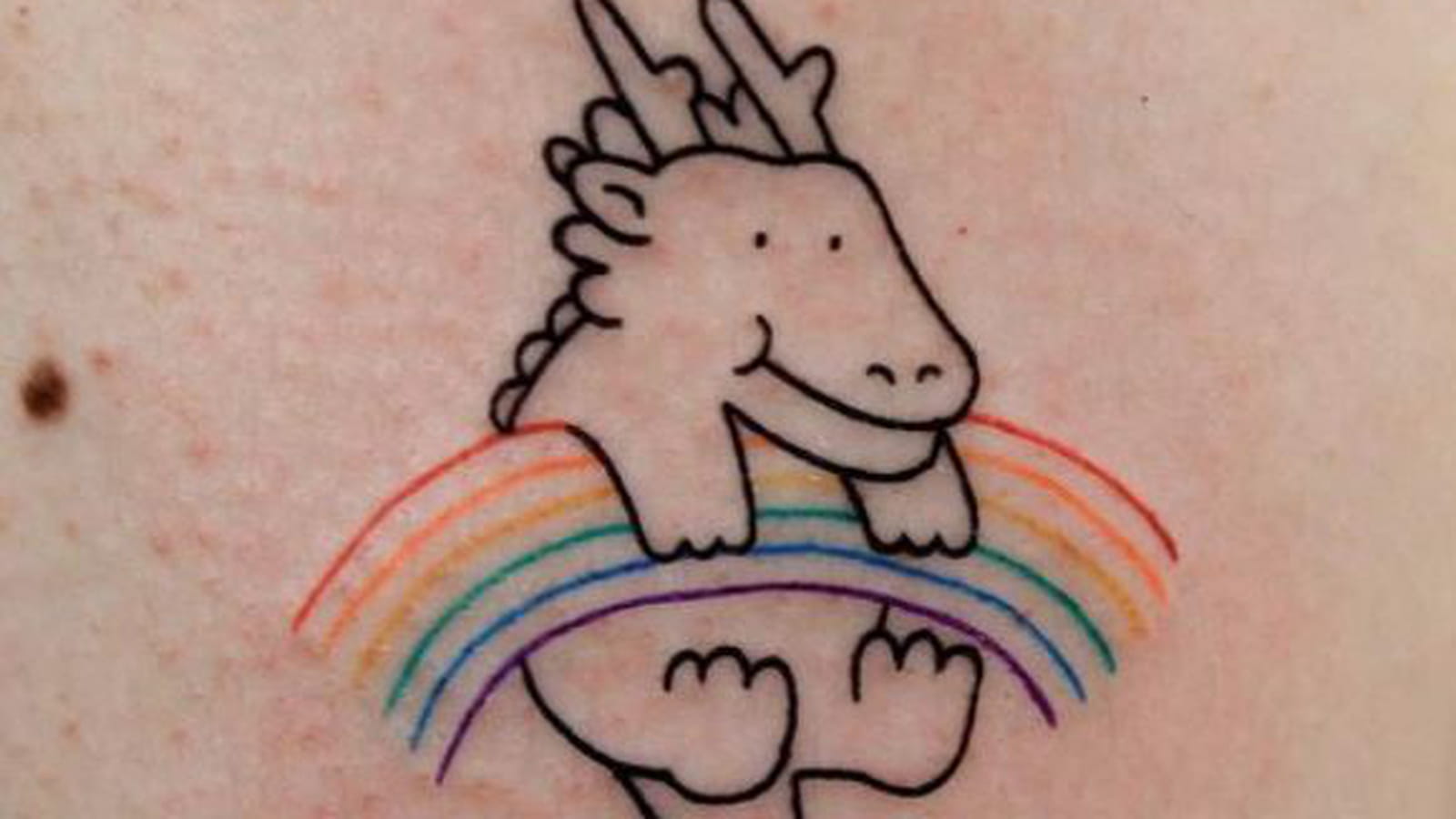 Dragon mignon sur le corps