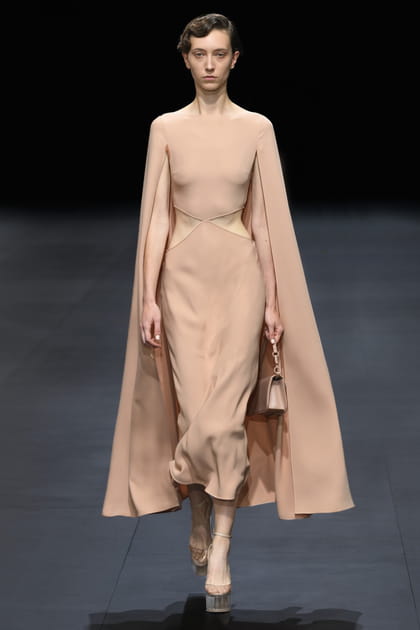 Look 5&nbsp;du d&eacute;fil&eacute; Valentino