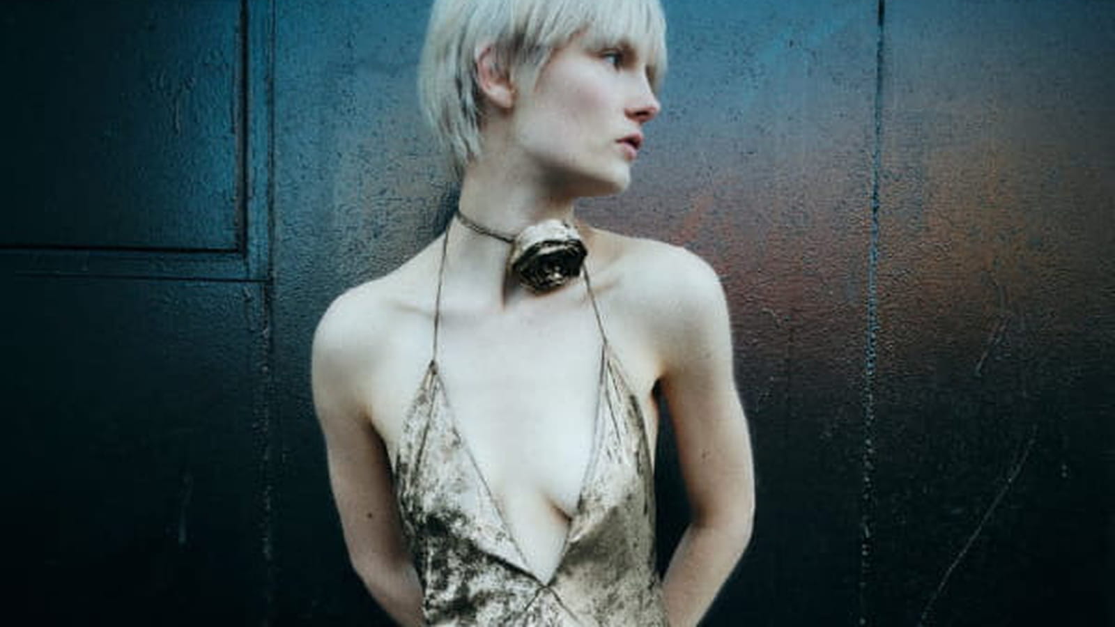 Robe en feuille de métal Zara 