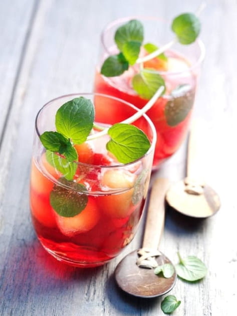 Punch froid au melon et &agrave; la menthe