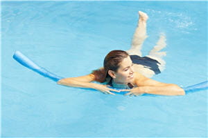 une demi-heure d'aquagym = 1h30 de gym en salle = 600 calories en moins