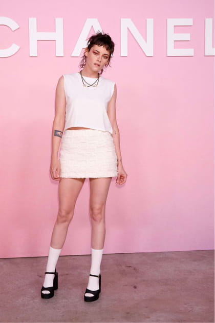 Kristen Stewart en débardeur et jupe courte
