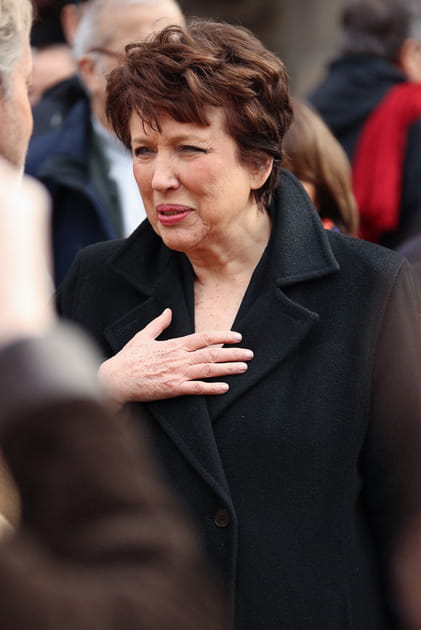 Roselyne Bachelot arrive aux obsèques de Philippe Tesson