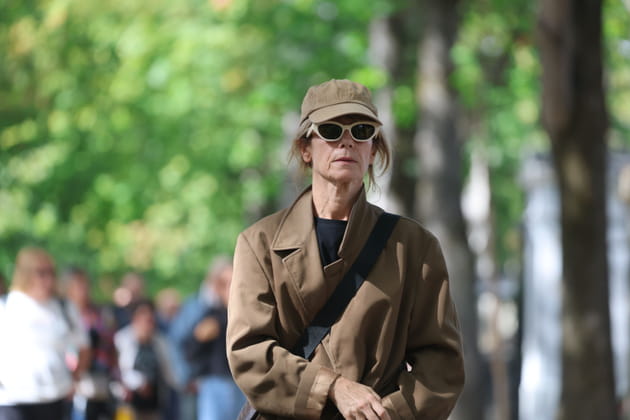 Marina Fo&iuml;s rep&eacute;r&eacute;e aux obs&egrave;ques de Catherine Ringer