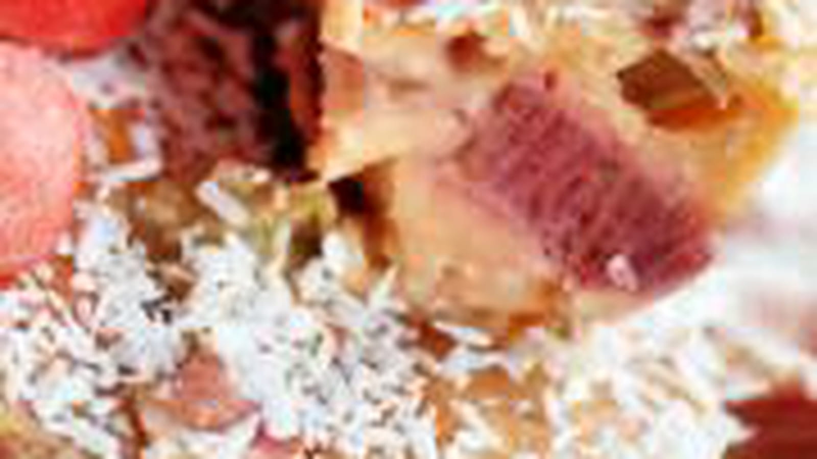 Clafoutis à la rhubarbe, noix de coco et fraises tagada