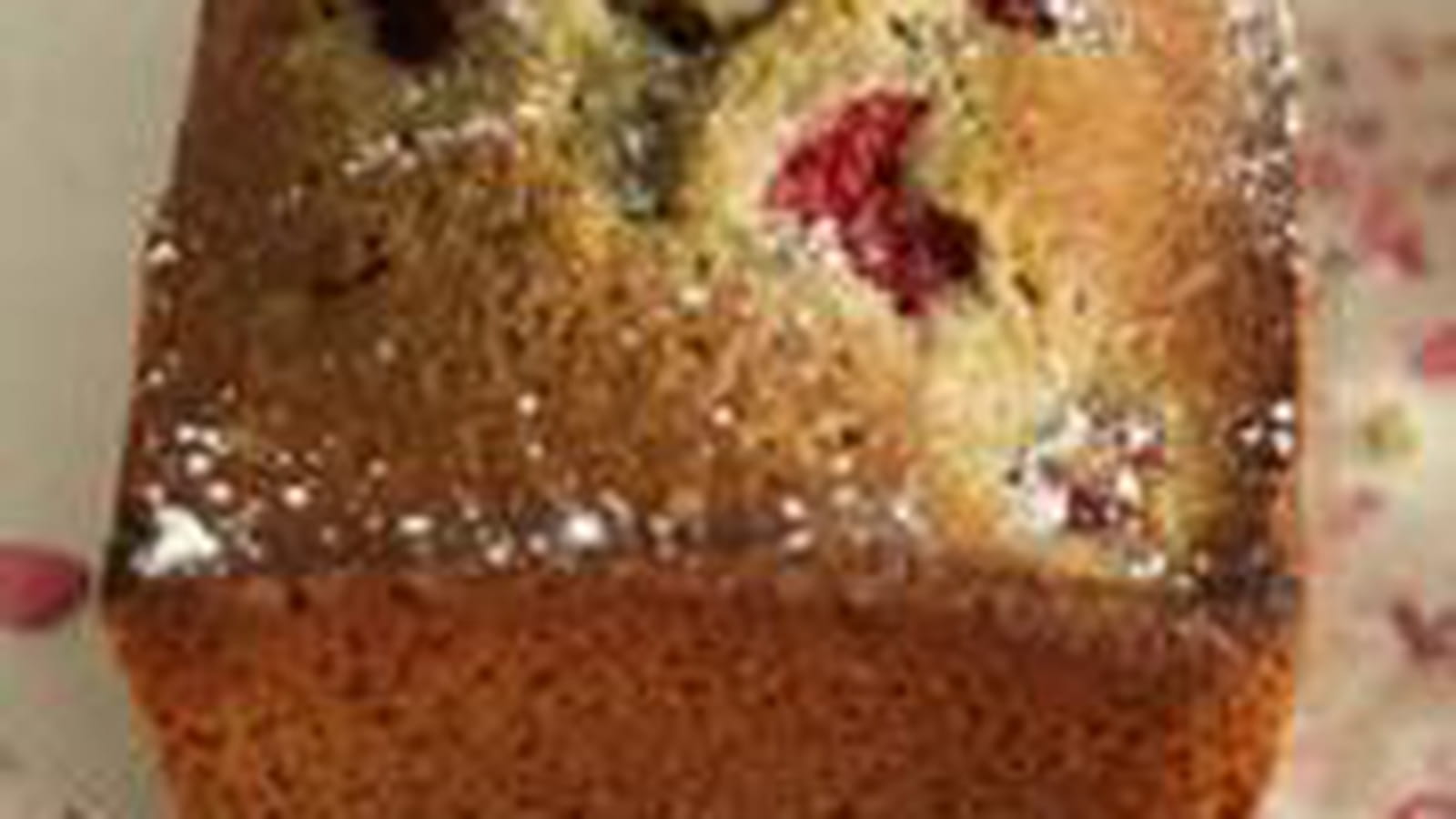 Cake au thé matcha et aux framboises