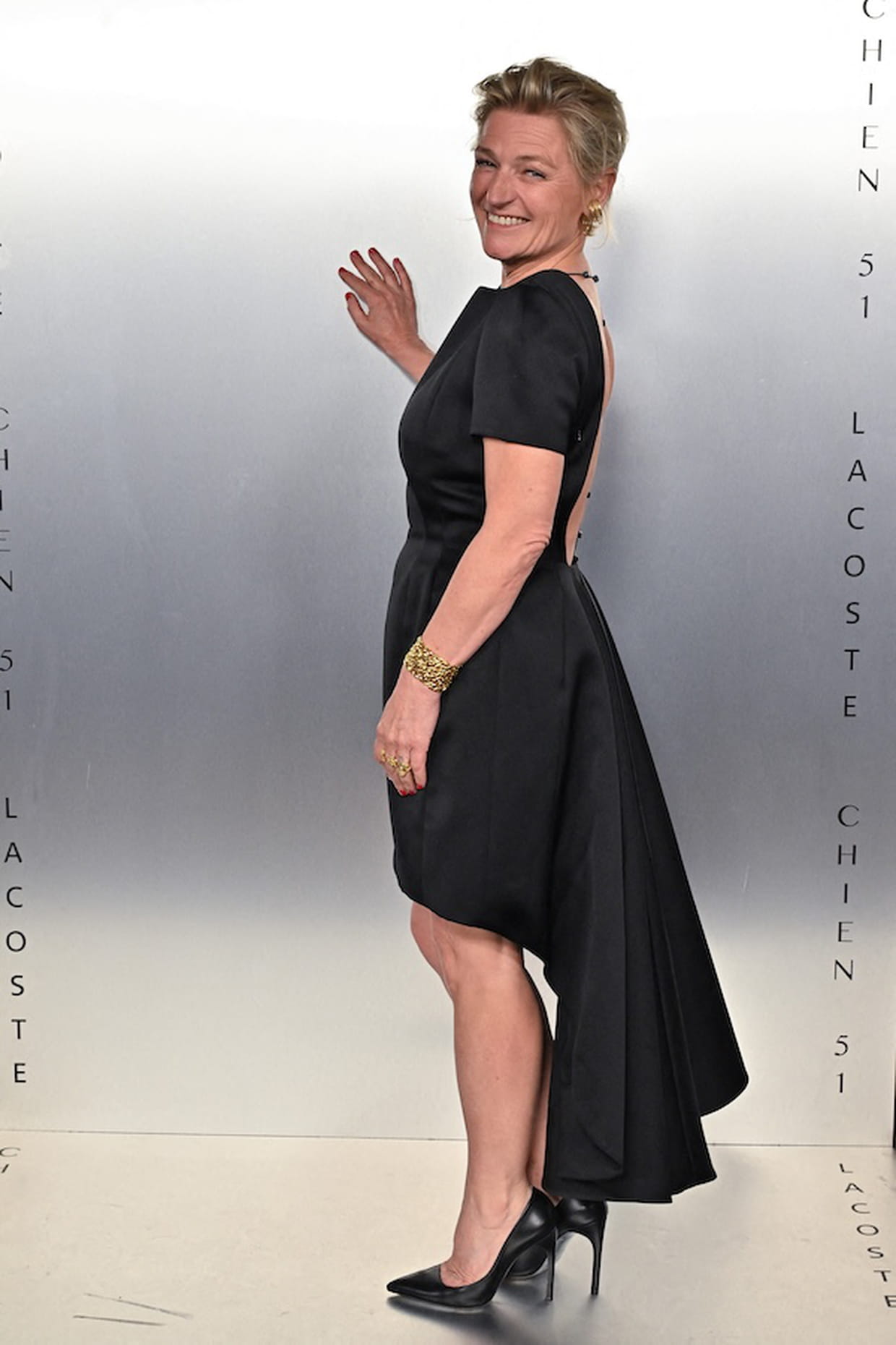 Anne Elisabeth Lemoine En Robe Courte Tra ne