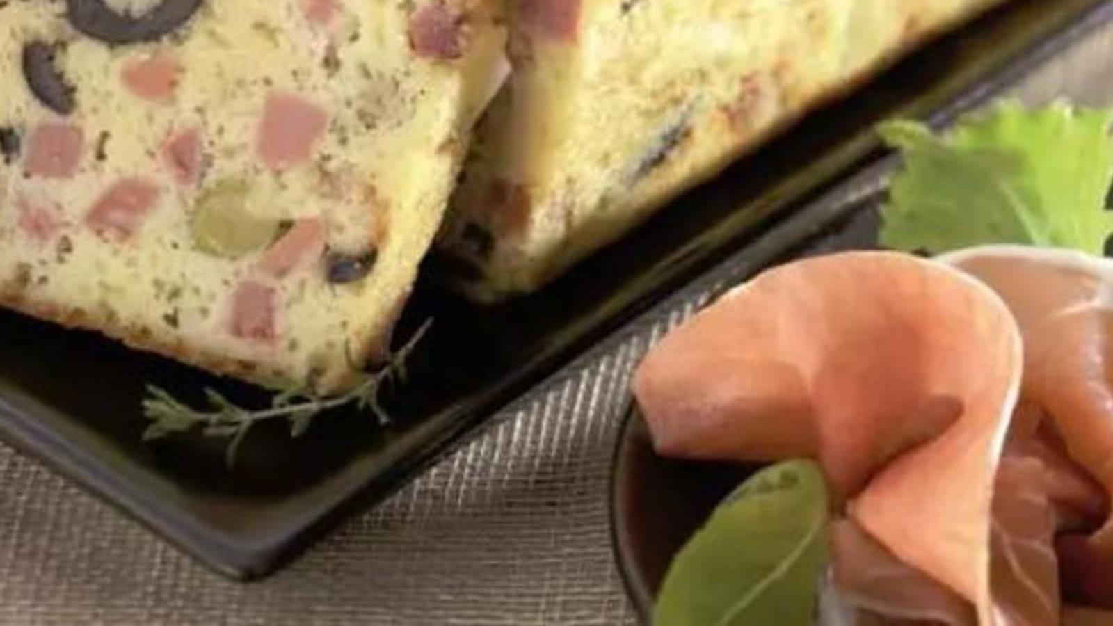 Cake au jambon de Bayonne et aux olives
