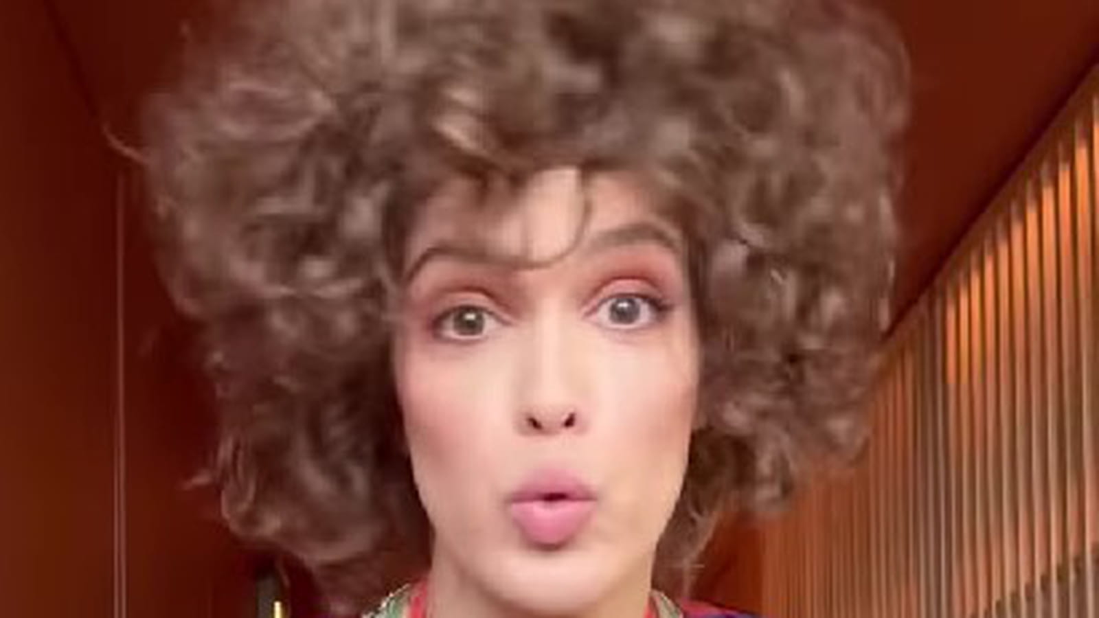 Iris Mittenaere et sa coupe bouclée