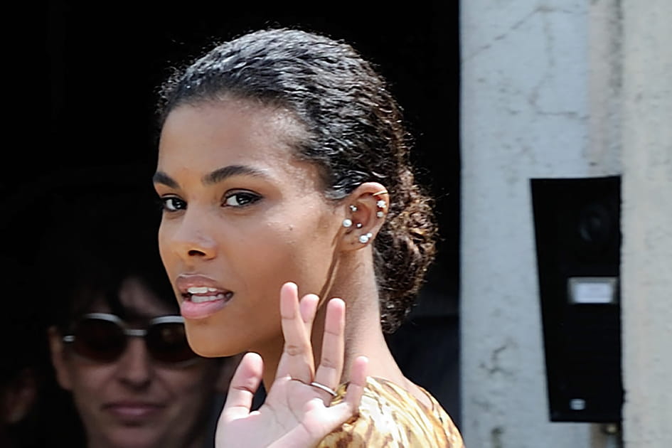 Tina Kunakey, rockeuse dans l'&acirc;me avec ses piercings &agrave; l'oreille