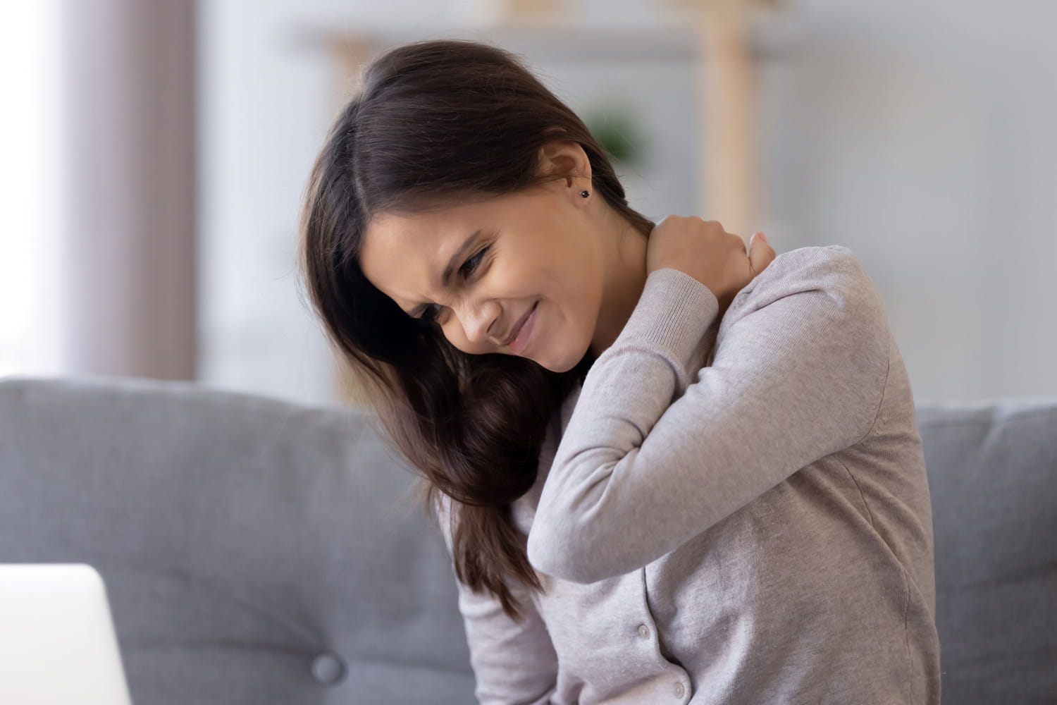 Cervicalgie : aigue, chronique, symptômes, traitements