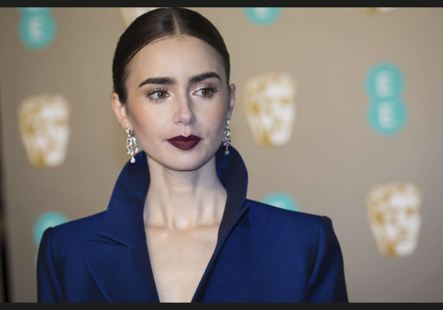 Lily Collins, myst&eacute;rieuse avec sa bouche sombre