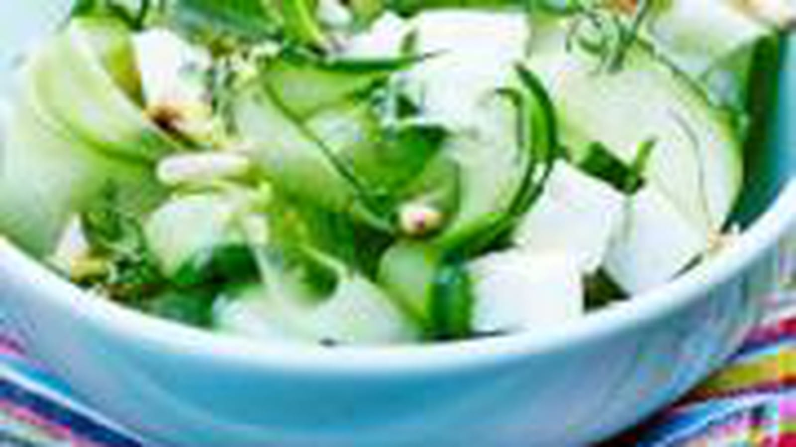 Tagliatelles de concombre à la menthe et à la féta