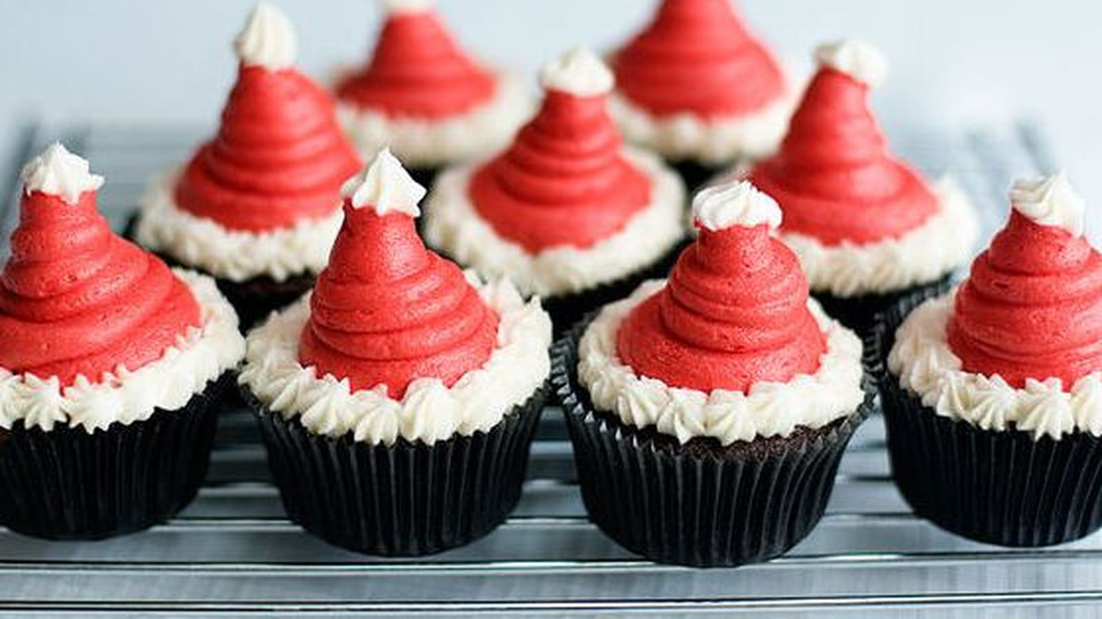 Père Noël : jolis cupcakes chapeautés