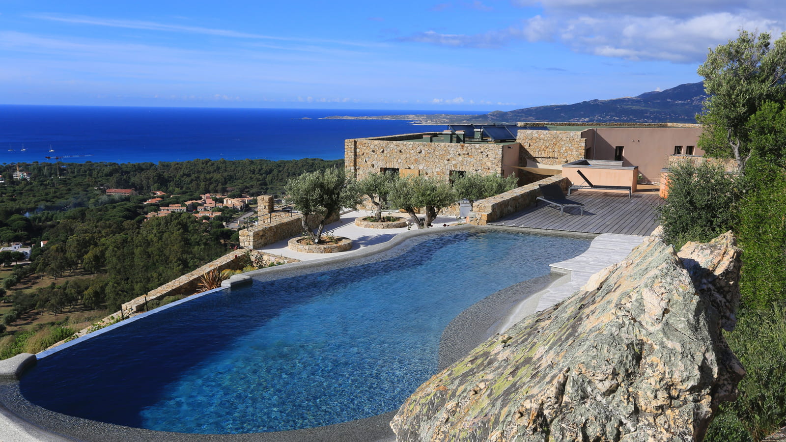 Piscine extravagante