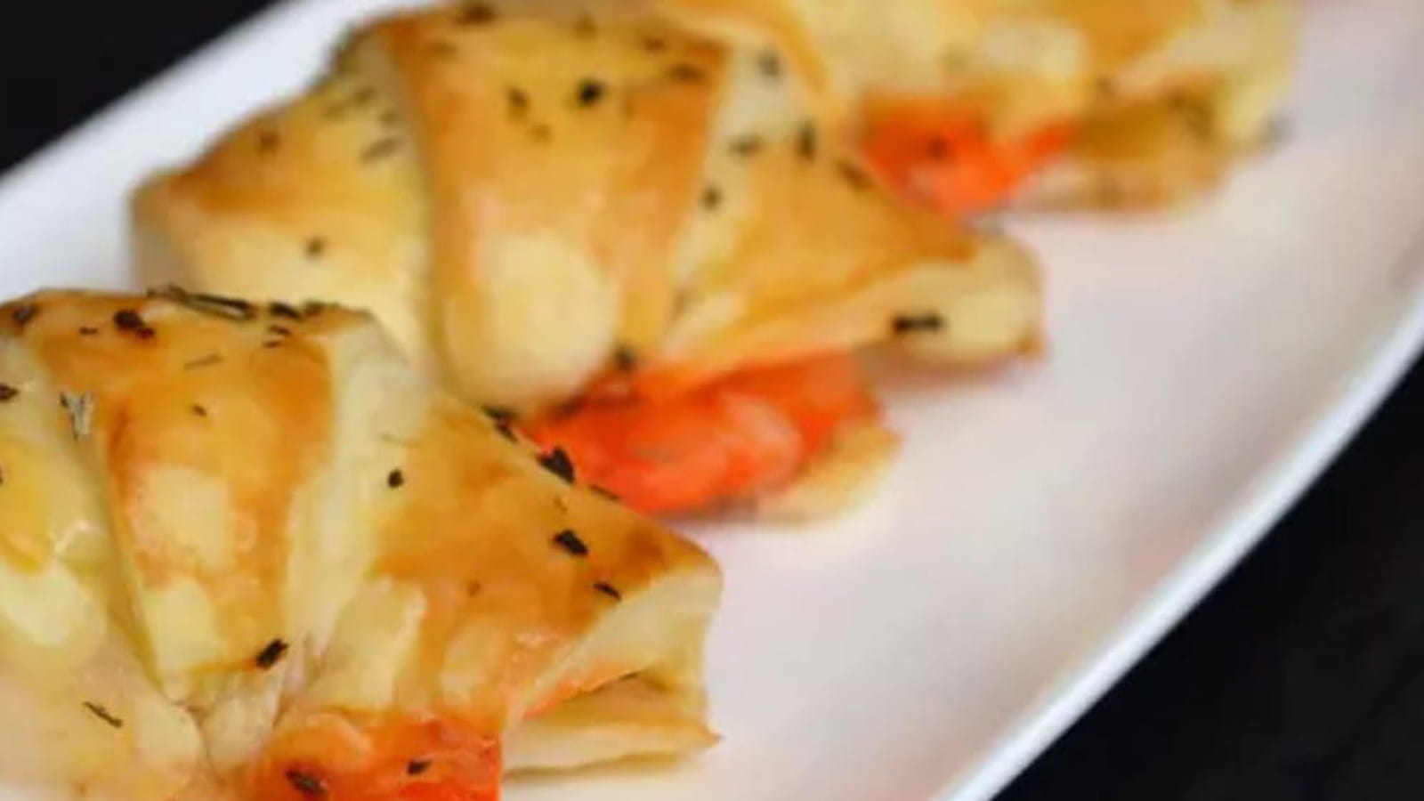 Croissants feuilletés aux gambas marinés