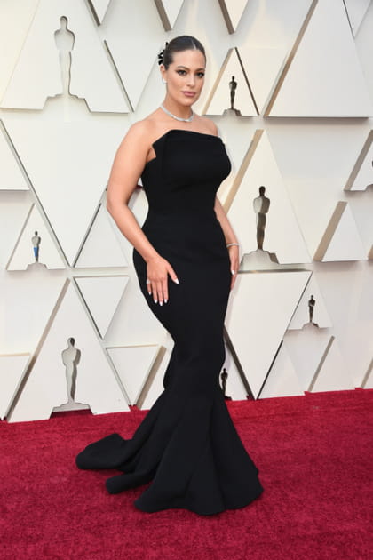 Ashley Graham en robe noire moulante Zac Posen