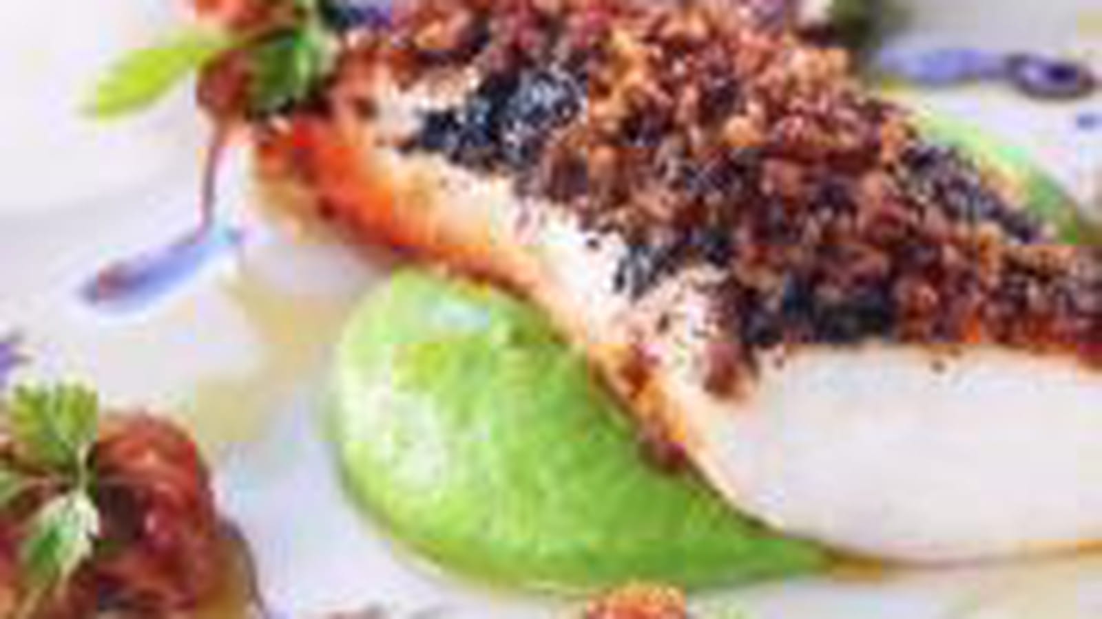 Crabe Royal de Norvège grillé, crème d'avocat, tomate râpée, vinaigrette de soja