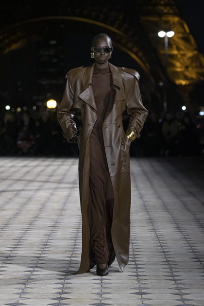 Look 15&nbsp;du d&eacute;fil&eacute; Saint Laurent